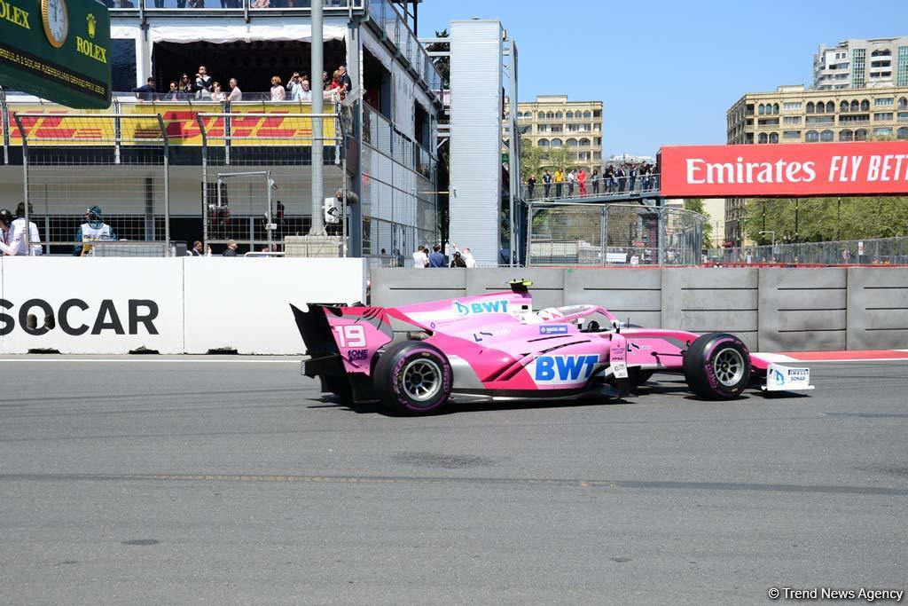 Bakıda Formula 2 üzrə birinci yarışa start verilib (FOTO)