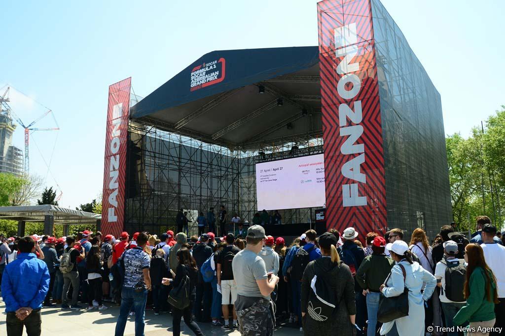 Spectators of F1 SOCAR Azerbaijan Grand Prix 2019 enjoying sights of Baku (PHOTO)