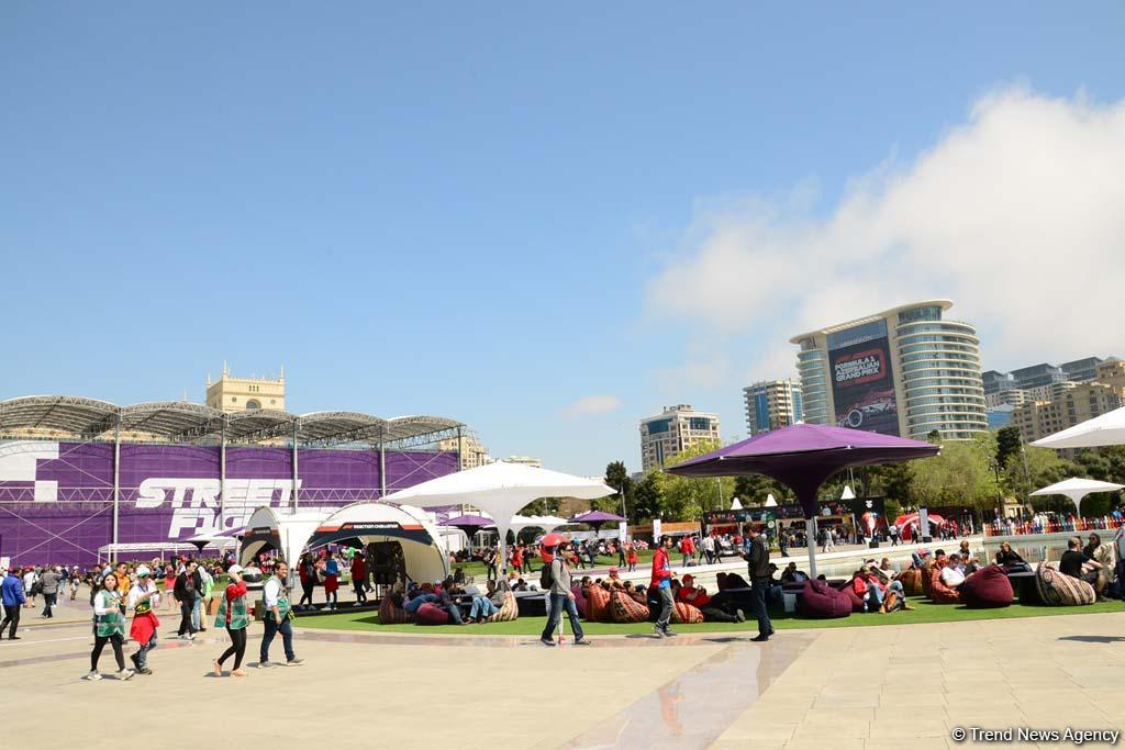 Spectators of F1 SOCAR Azerbaijan Grand Prix 2019 enjoying sights of Baku (PHOTO)