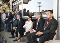 Президент Ильхам Алиев и Первая леди Мехрибан Алиева наблюдали за основной гонкой Гран-при Формулы 1 SOCAR Азербайджан (ФОТО)