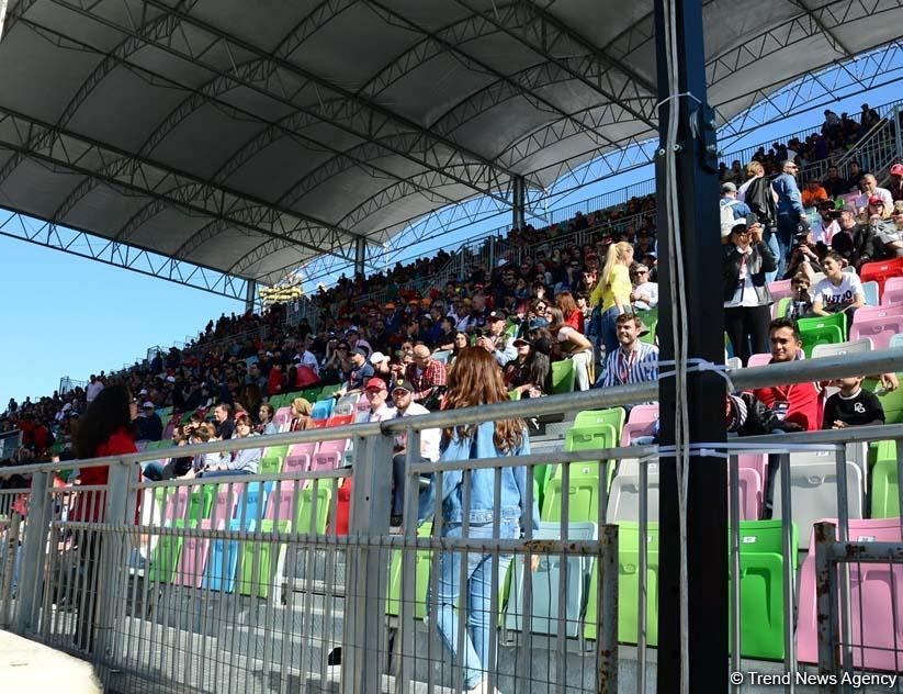 Яркие моменты соревнований Формулы 1 в Баку (ФОТО)