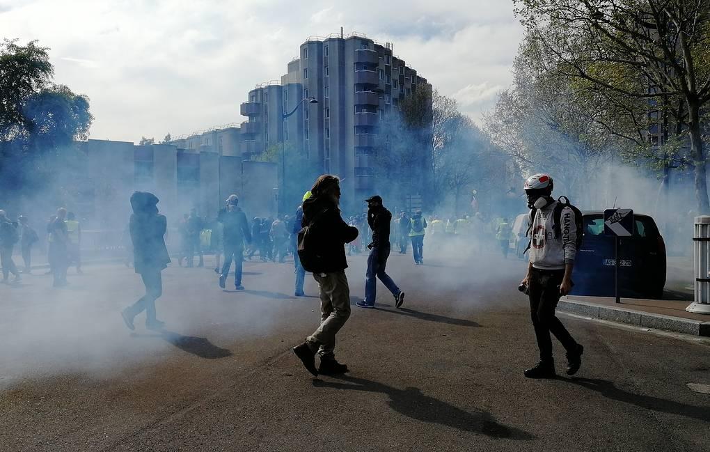 Число пострадавших полицейских в ходе парижских беспорядков увеличилось до 14 - СМИ