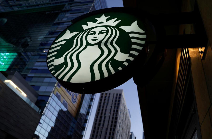 В Starbucks решили не обязывать сотрудников прививаться