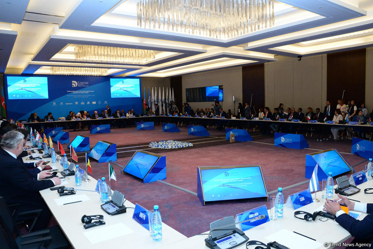 Всемирный форум по межкультурному диалогу в Баку продолжается пленарными и промежуточными сессиями