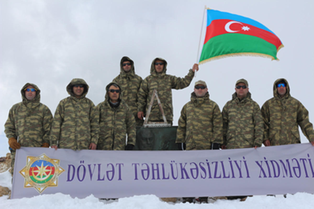 СГБ Азербайджана организовала восхождение на "Пик Гейдара" (ФОТО)