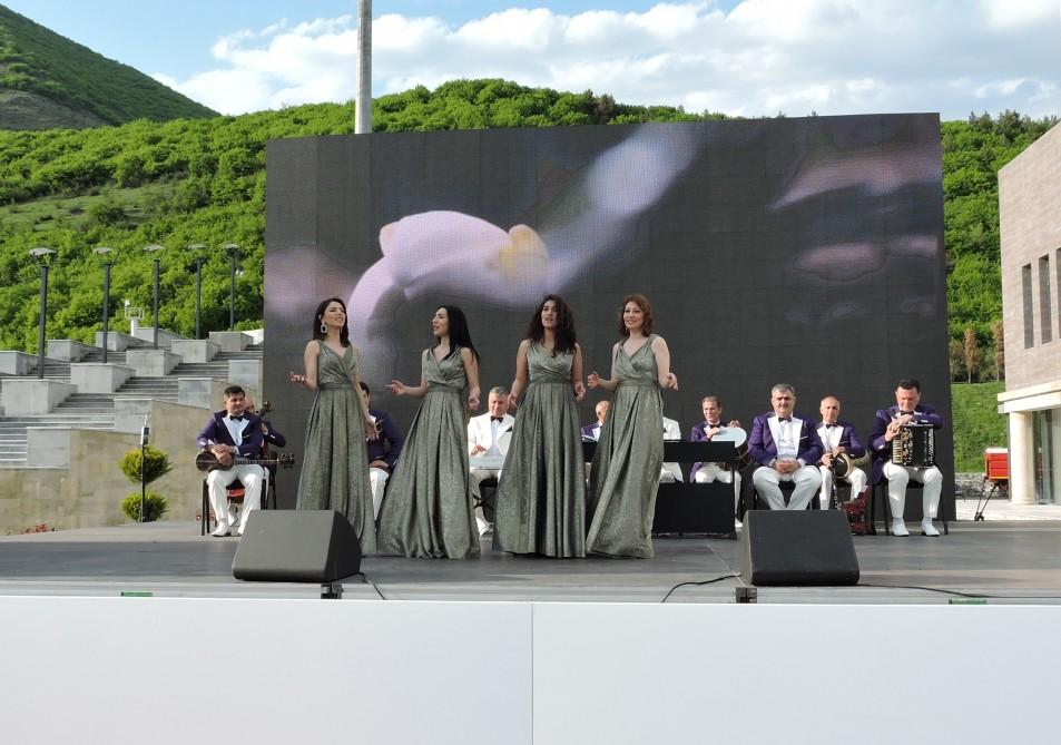 Фонд Гейдара Алиева организовал в Шеки очередную концертную программу (ФОТО)