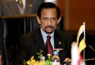 Султан Брунея пообещал отказаться от смертной казни