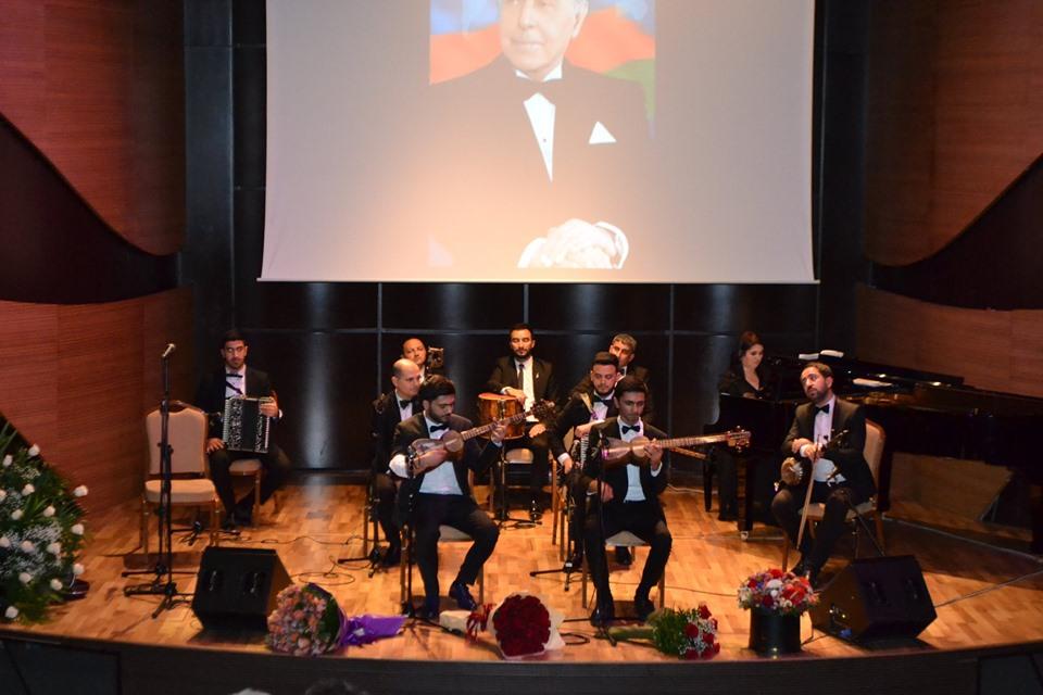 Дети выступили с концертом, посвящённым 96-летию Гейдара Алиева (ФОТО)