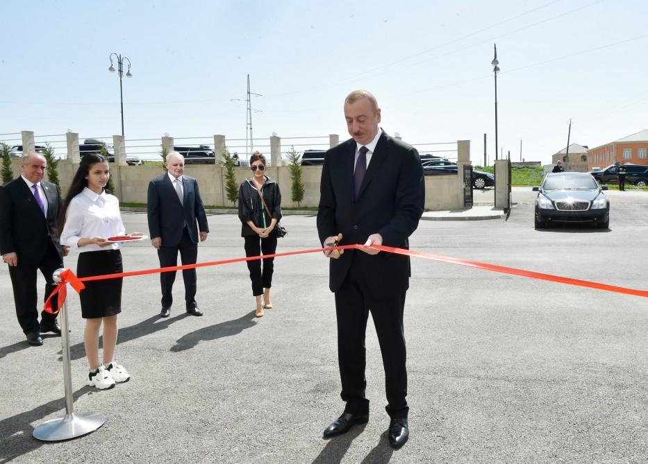 Azerbaijani president, first lady inaugurate Gobustan District Central Hospital (PHOTO)