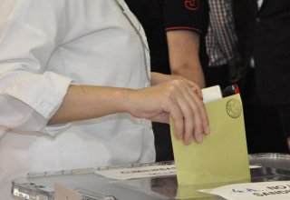 Оппозиция Турции обратилась в ЦИК для отмены повторных муниципальных выборов