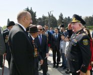 Президент Ильхам Алиев и Первая леди Мехрибан Алиева приняли участие в торжественной церемонии по случаю 74-й годовщины Победы над фашизмом (ФОТО) (версия 2)