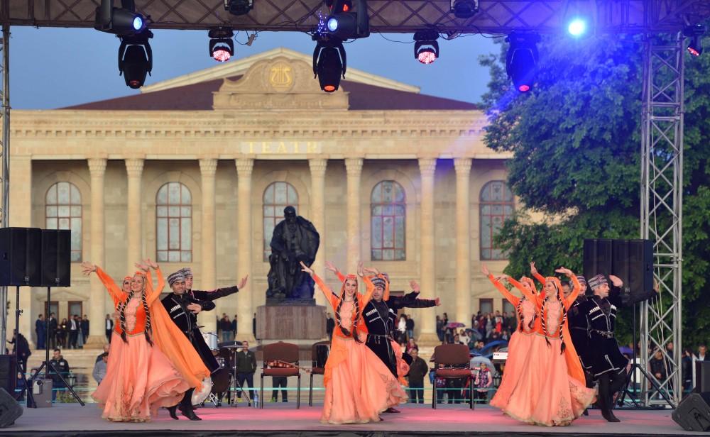 Фонд Гейдара Алиева организовал в Нахчыване концертную программу (ФОТО)