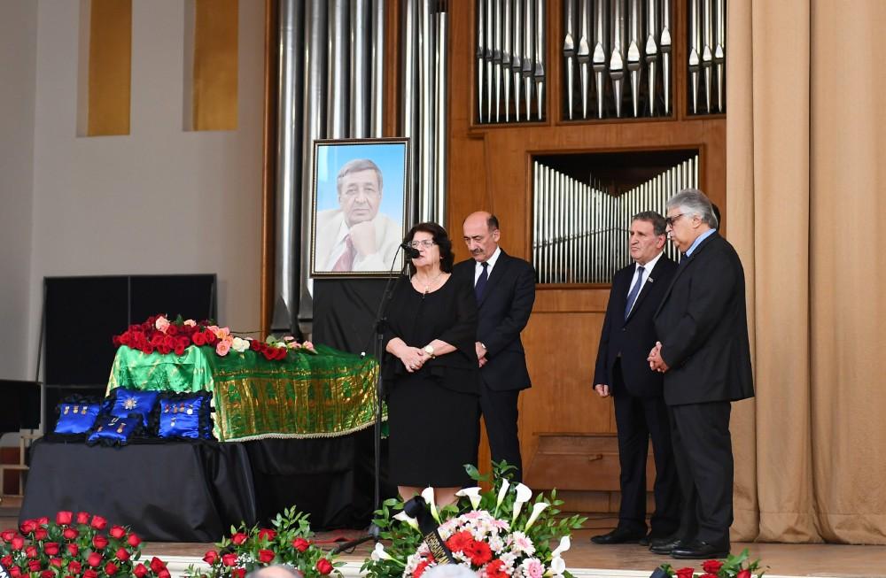 Президент Ильхам Алиев и Первая леди Мехрибан Алиева приняли участие в церемонии прощания с выдающимся композитором Арифом Меликовым (ФОТО)