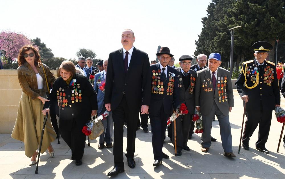 President Ilham Aliyev, First Lady Mehriban Aliyeva attend ceremony to mark May 9 - Victory Day in Baku (PHOTO)