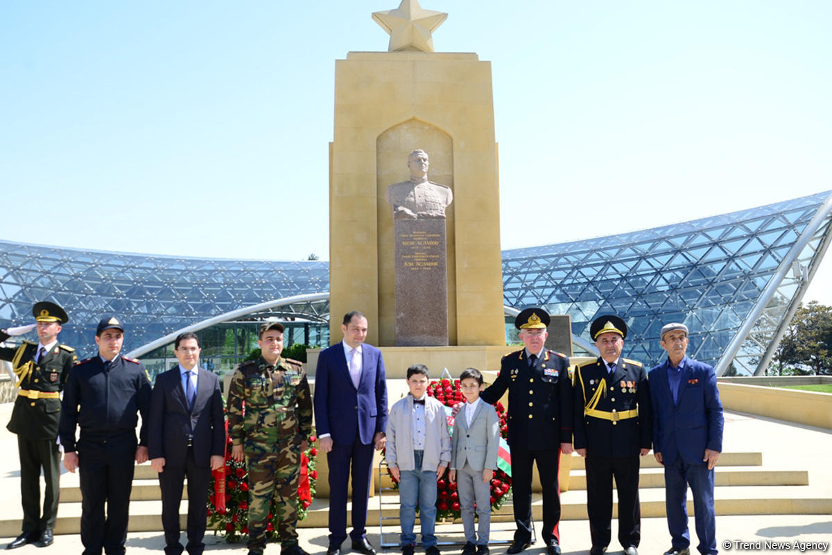Азербайджанская общественность отмечает 74-ю годовщину Победы над фашизмом (ФОТО)