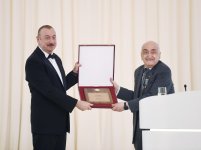 Президент Ильхам Алиев и Первая леди Мехрибан Алиева приняли участие в торжественной церемонии, посвященной 96-летию Гейдара Алиева и 15-летию Фонда Гейдара Алиева (ФОТО)