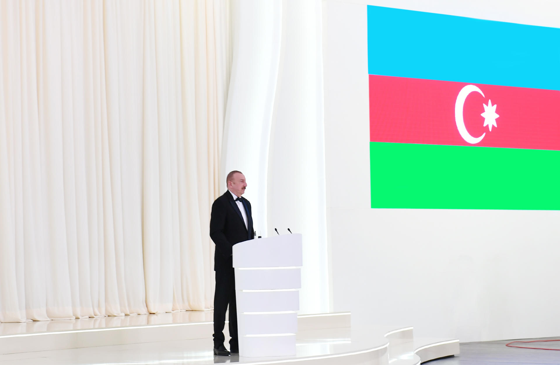 Президент Азербайджана: Поддержка народом нашей политики придает нам силы, в то же время позволяет углубить реформы (версия 2)