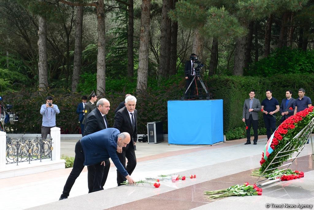 Azərbaycan ictimaiyyəti Ümummilli Lider Heydər Əliyevin anadan olmasının 96-cı ildönümünü qeyd edir (FOTO)