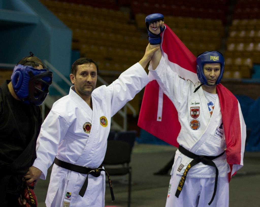 Azərbaycanlı Diaspora sədri Karate üzrə dünya çempionu oldu (FOTO)