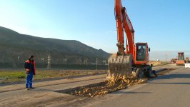 Xocəsən-Lökbatan yolunun yenidən qurulması davam etdirilir (FOTO)