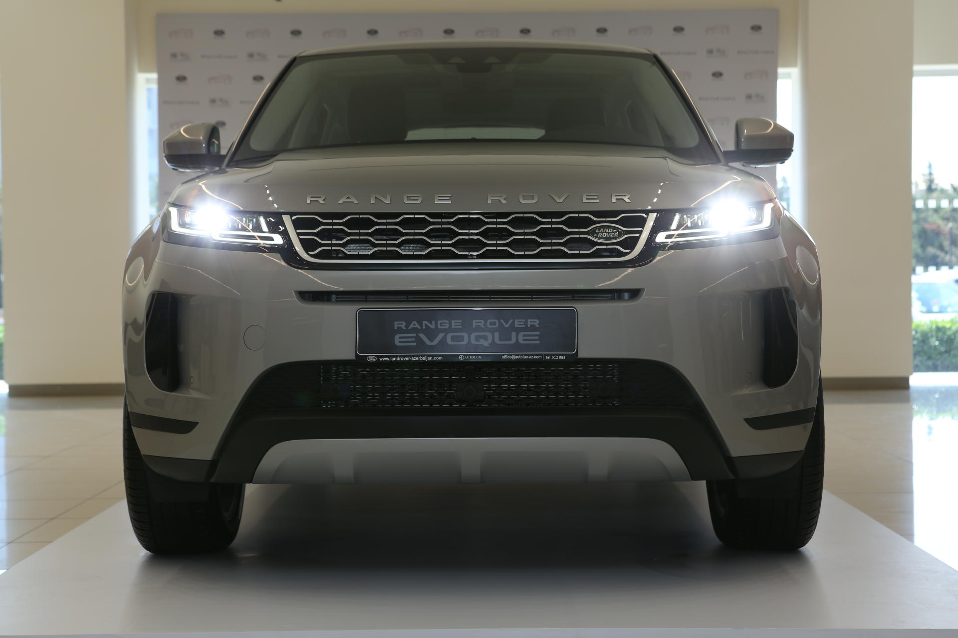 “Range Rover Evoque” modeli avtomobilsevərlərə təqdim edilib (FOTO/VİDEO)