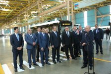 Гянджинский автомобильный завод приступил к выпуску новых зерноуборочных комбайнов и электробусов (ФОТО)