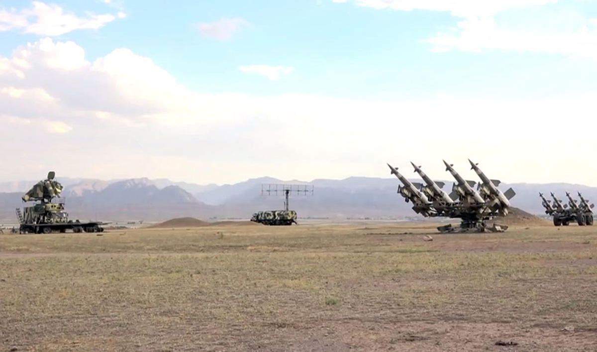 Naxçıvan Qarnizonu qoşunlarında “Ən yaxşı zenit-raket artilleriya batareyası” adı uğrunda yarış keçirilib (FOTO/VİDEO)