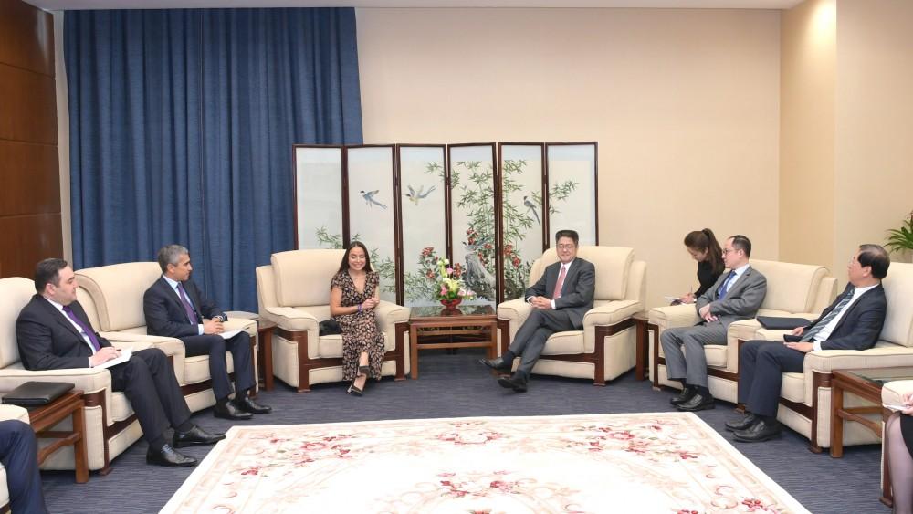 Вице-президент Фонда Гейдара Алиева Лейла Алиева встретилась в Пекине с заместителем главы МИД Китая (ФОТО) (версия 2)