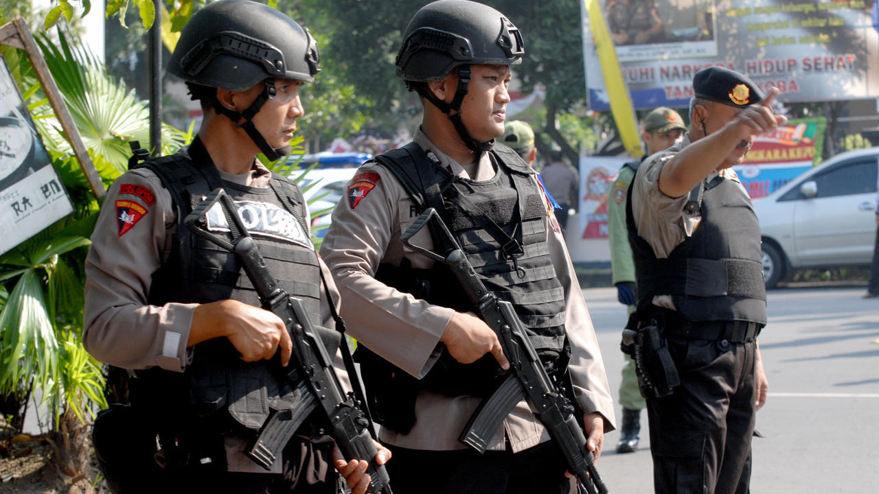 Полиция Индонезии задержала около 70 участников беспорядков в Джакарте