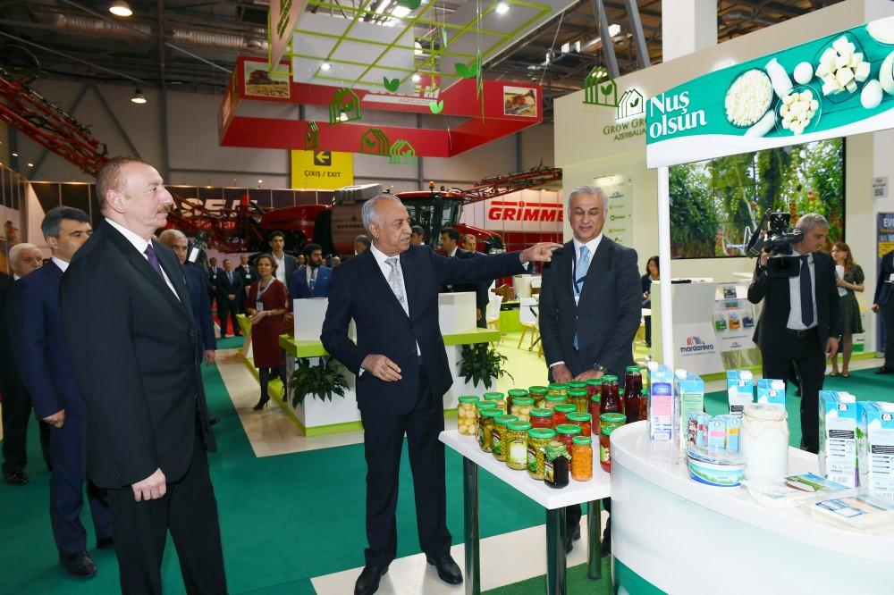 Президент Ильхам Алиев ознакомился с международными выставками WorldFood Azerbaijan и Caspian Agro (ФОТО) (версия 2)