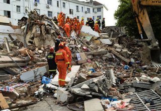 Не менее восьми человек погибли при обрушении строящегося дома на востоке Китая