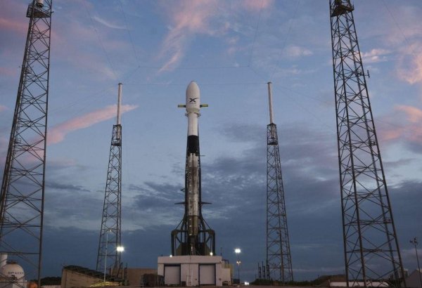Компания SpaceX успешно доставила на орбиту 72 мини-спутника