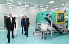 Президент Ильхам Алиев принял участие в открытии завода по производству шприцев в Пираллахинском промышленном парке (ФОТО) (версия 2)