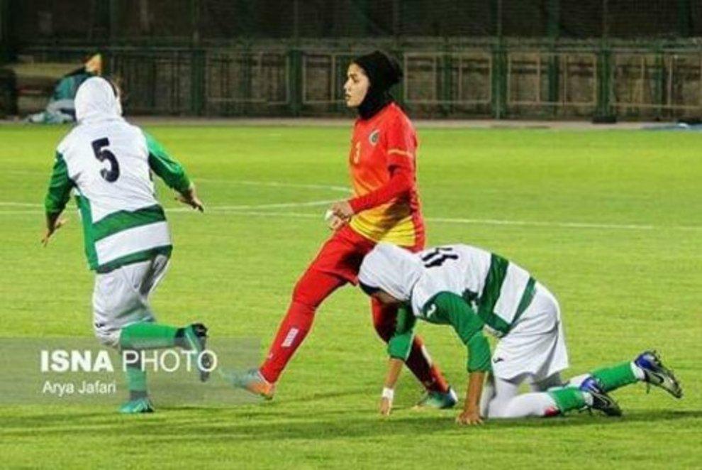 İranda futbol oyununda qadınlar arasında dava düşüb (FOTO/VİDEO)