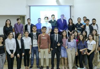 Почетный исследователь провел семинар азербайджанским студентам (ФОТО)