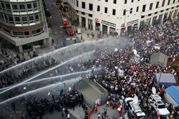 В столице Ливана более 50 протестующих пострадали в ходе беспорядков
