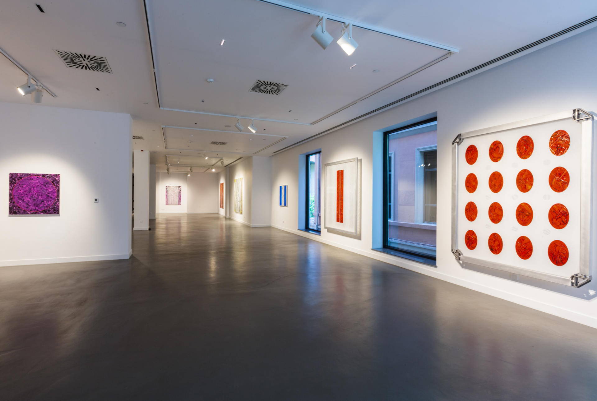 Stanley Casselman's "Labyrinths of Light" exhibition opens in Baku (PHOTO)