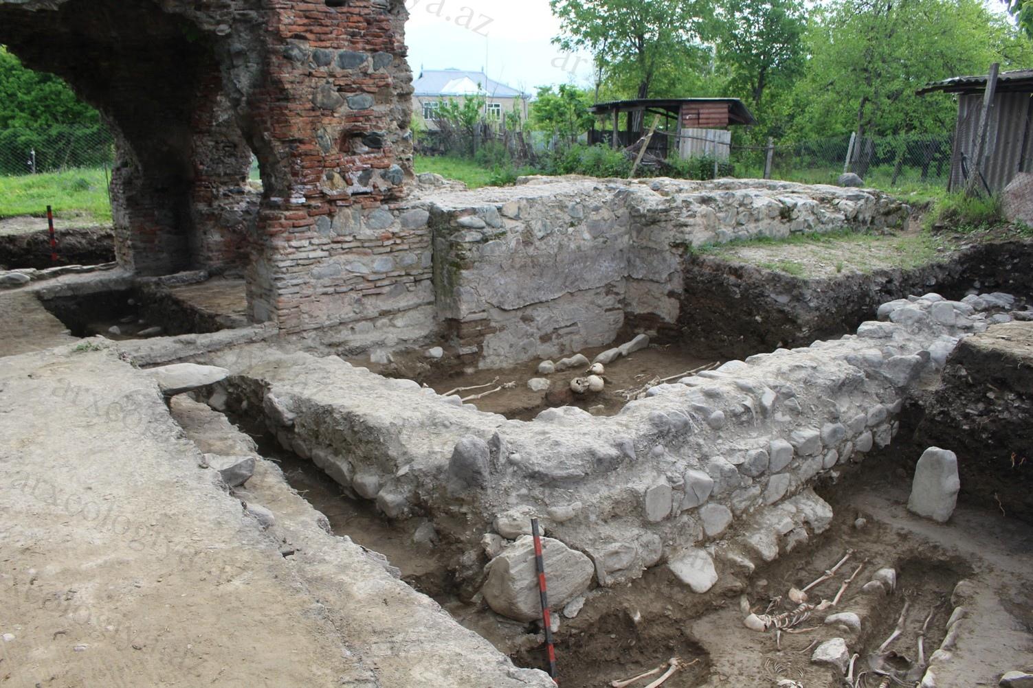 В Азербайджане обнаружен древний христианский памятник (ФОТО)