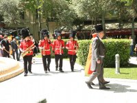 По улицам Баку проходит парад двойников британских героев в честь финала Лиги Европы (ФОТО)