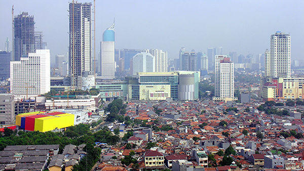 Власти Индонезии советуют туристам избегать мест скопления людей