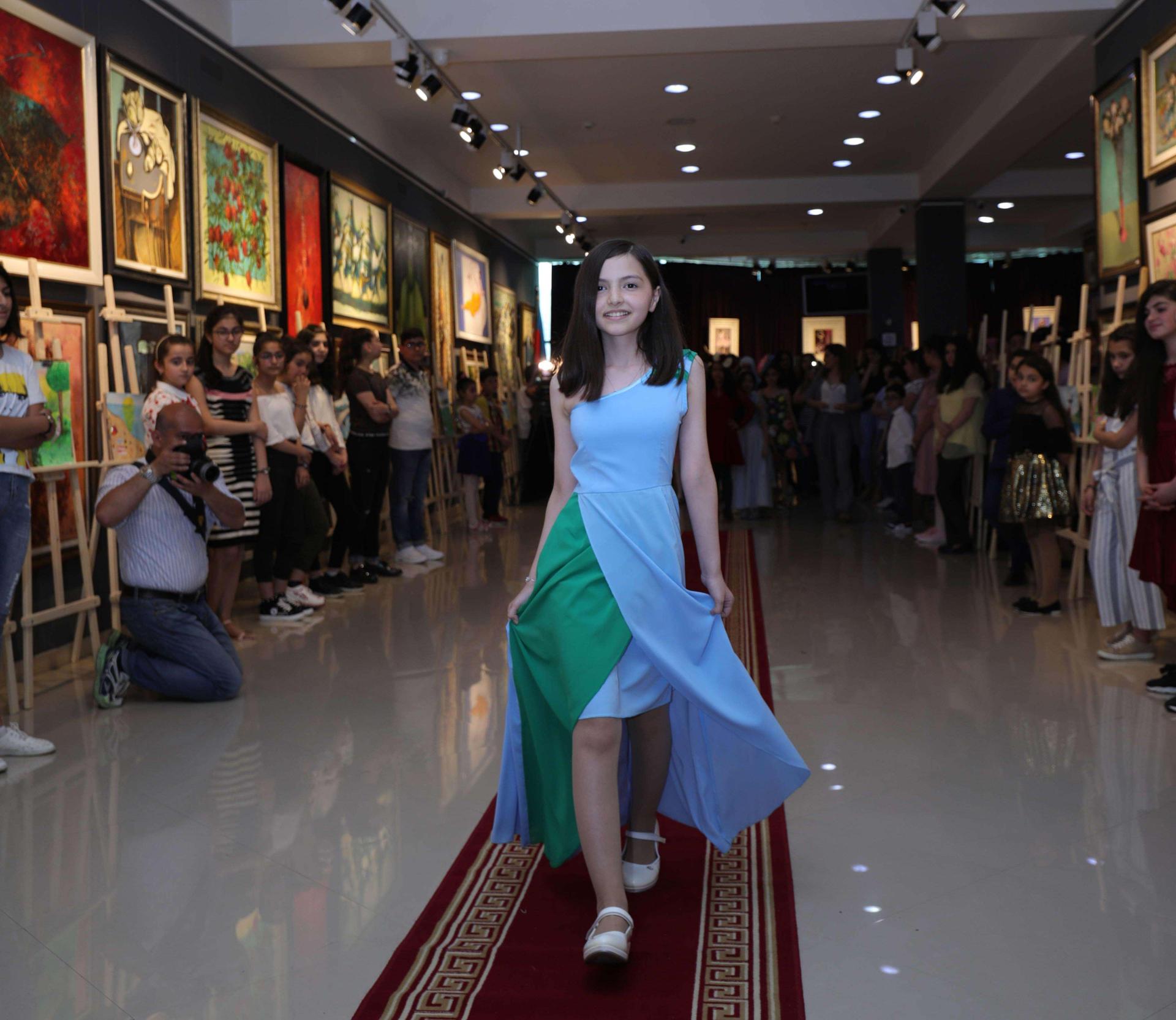 В Баку объединили моду и искусство – получилось очень красиво (ФОТО)
