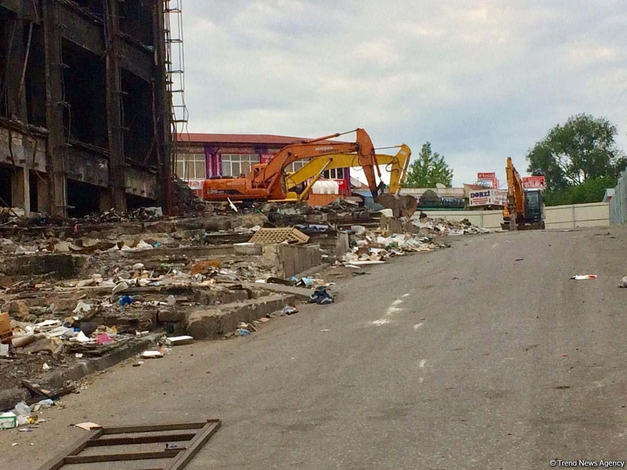 ИВ: Демонтаж сгоревшего в Баку т/ц займет минимум два месяца (ФОТО/ВИДЕО)