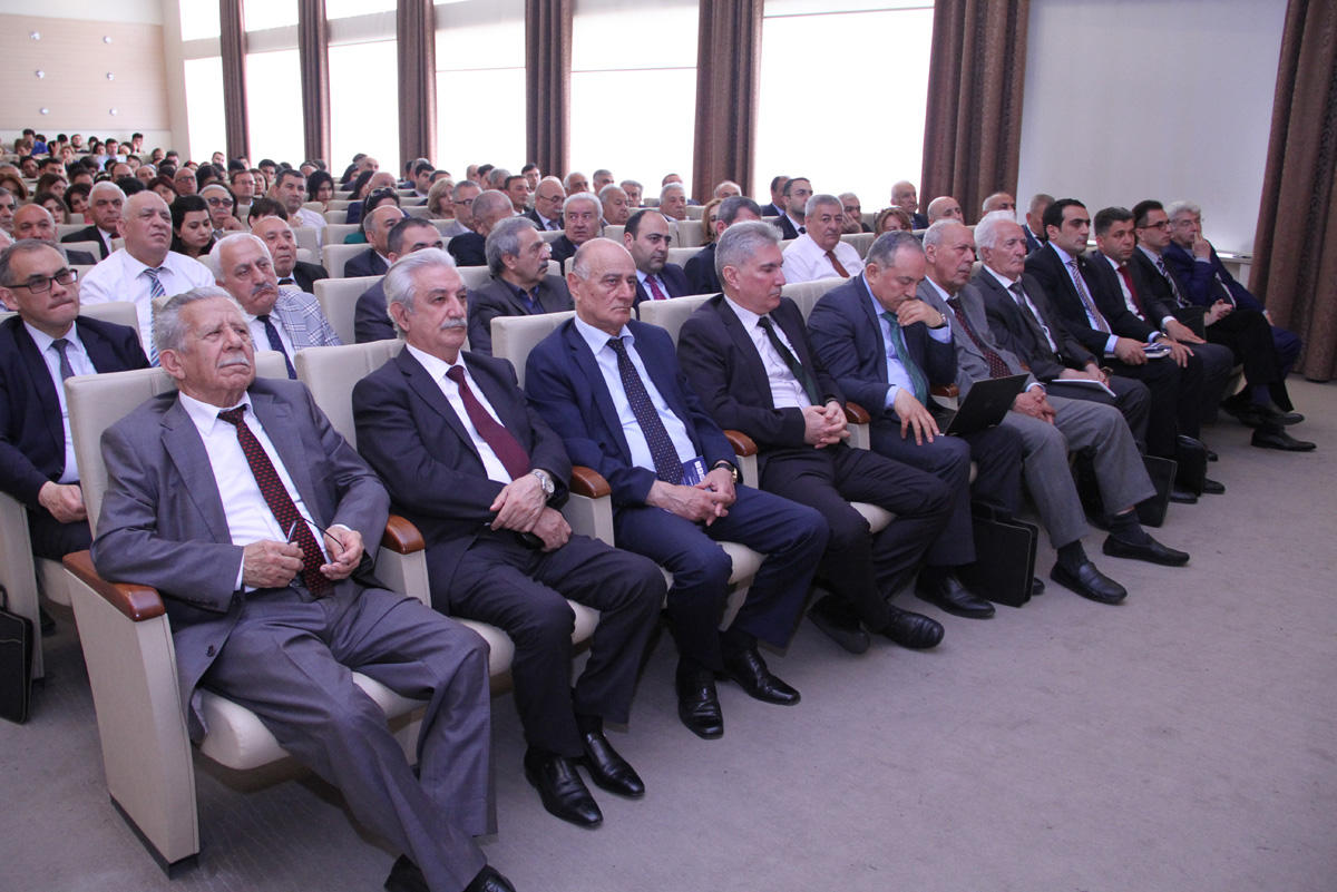 AzMİU-da beynəlxalq elmi konfrans öz işinə başlayıb (FOTO)
