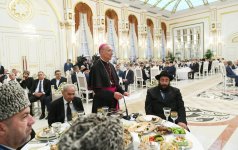 Prezident İlham Əliyev Müqəddəs Ramazan ayı münasibətilə açılan iftar mərasimində iştirak edib (FOTO) (YENİLƏNİB-3)