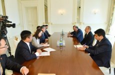 Azerbaijani president receives delegation led by Chinese FM (PHOTO)