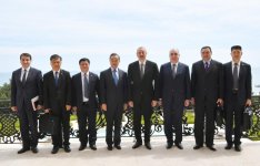 Президент Ильхам Алиев принял делегацию во главе с министром иностранных дел Китая (ФОТО) (версия 2)