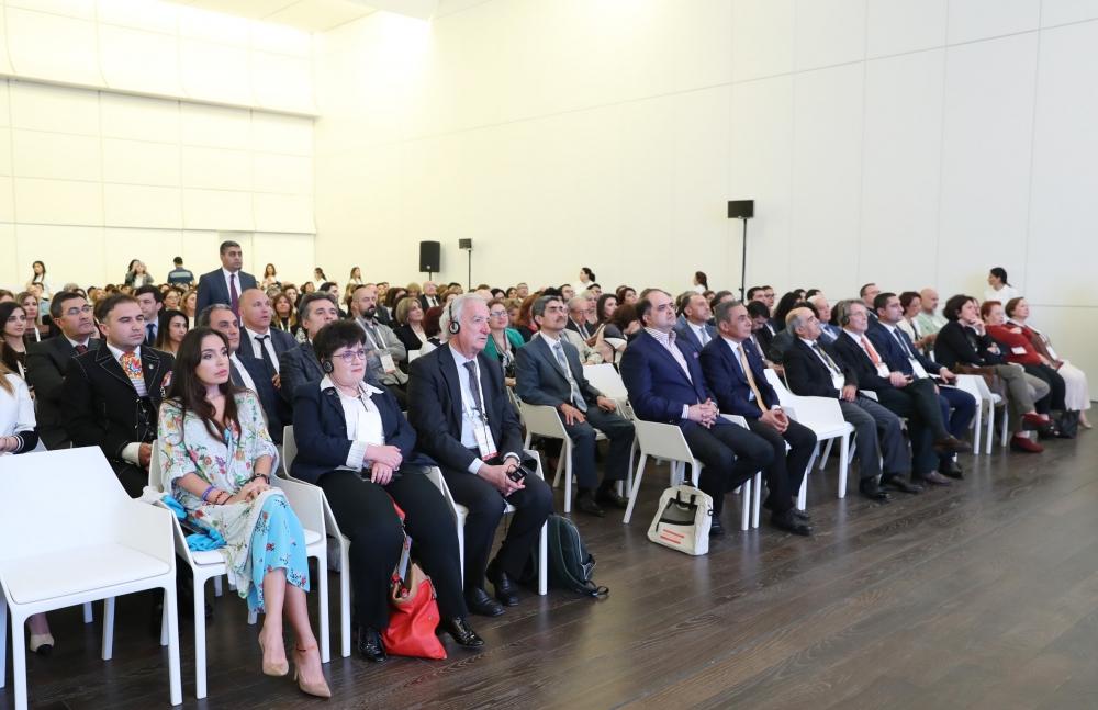 Вице-президент Фонда Гейдара Алиева Лейла Алиева приняла участие в I Азербайджанском международном конгрессе специалистов по гематологии (ФОТО)