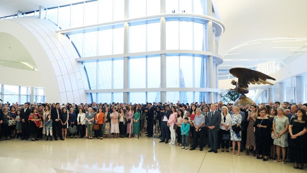 Heydar Aliyev Foundation VP attends opening ceremony of exhibition of well-known artist (PHOTO)