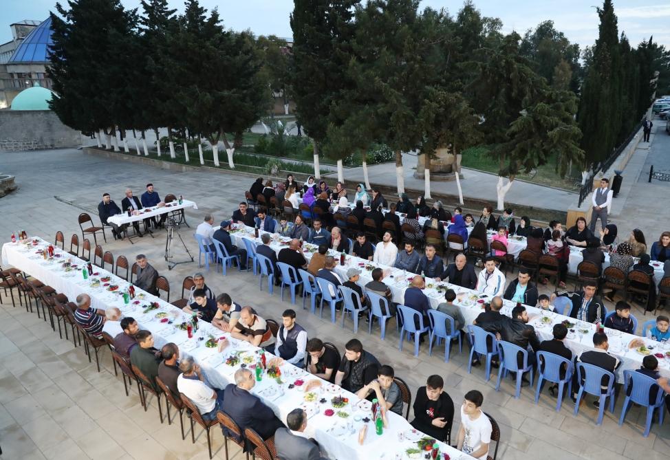 Birinci vitse-prezident Mehriban Əliyeva iftar mərasimində iştirak edib (FOTO)