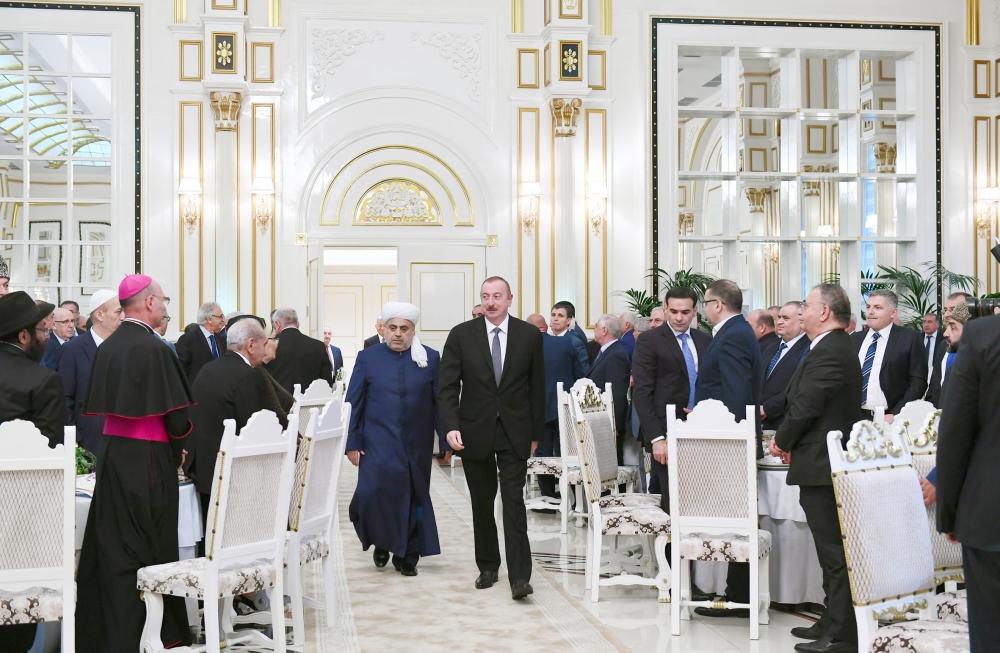 President Ilham Aliyev attended Iftar ceremony on the occasion of holy month of Ramadan (PHOTO)
